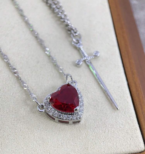 Collares corazón y espada