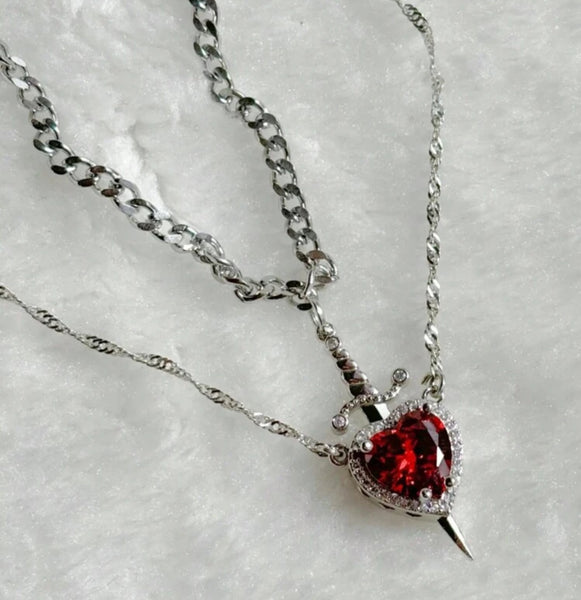 Collares corazón y espada