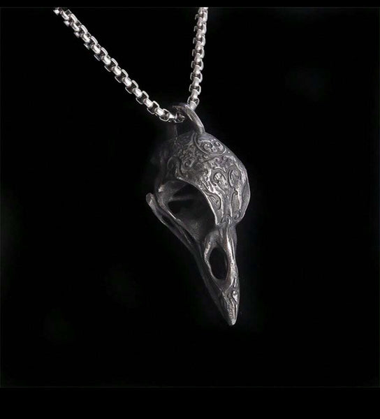 Collar cráneo de cuervo